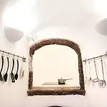 Dionyssos Cave House イア