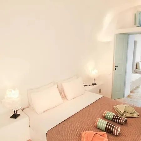 Dionyssos Cave House Oia