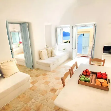 Dionyssos Cave House Oia (Santorini)