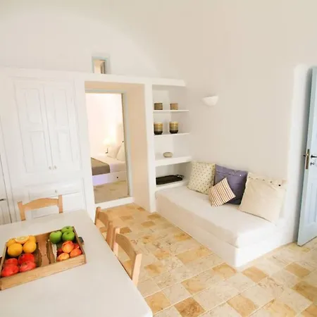 Dionyssos Cave House Oia