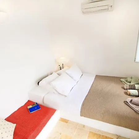 Dionyssos Cave House Oia