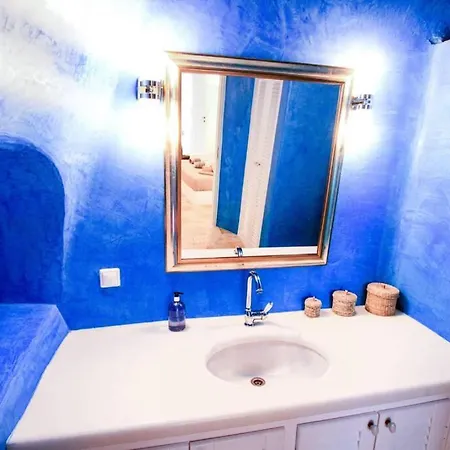 Villa Dionyssos Cave House *