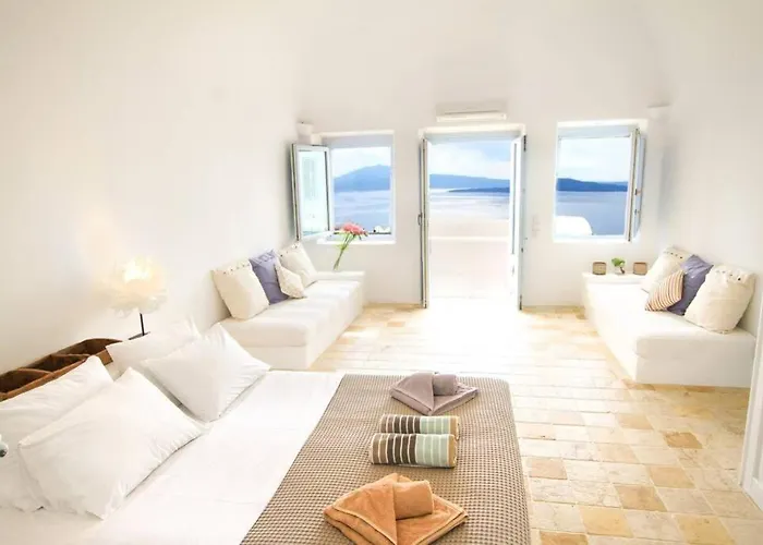 Villa Dionyssos Cave House *