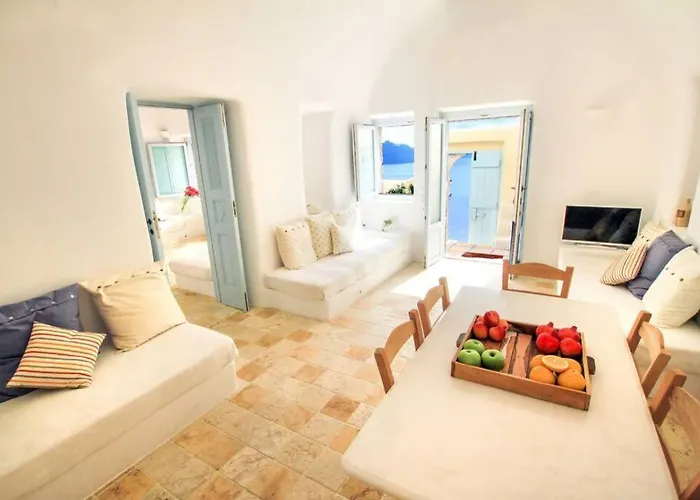 Dionyssos Cave House Oia