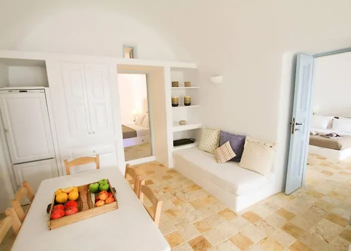 Dionyssos Cave House Oia