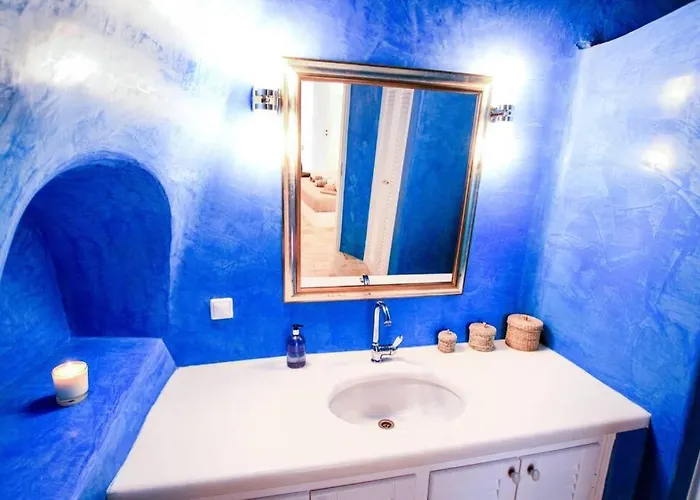 Villa Dionyssos Cave House *