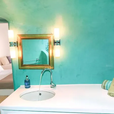 Dionyssos Cave House Villa Oia (Santorini)