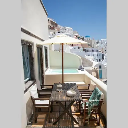 Villa Dionyssos Cave House *