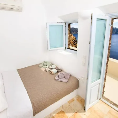 Villa Dionyssos Cave House *